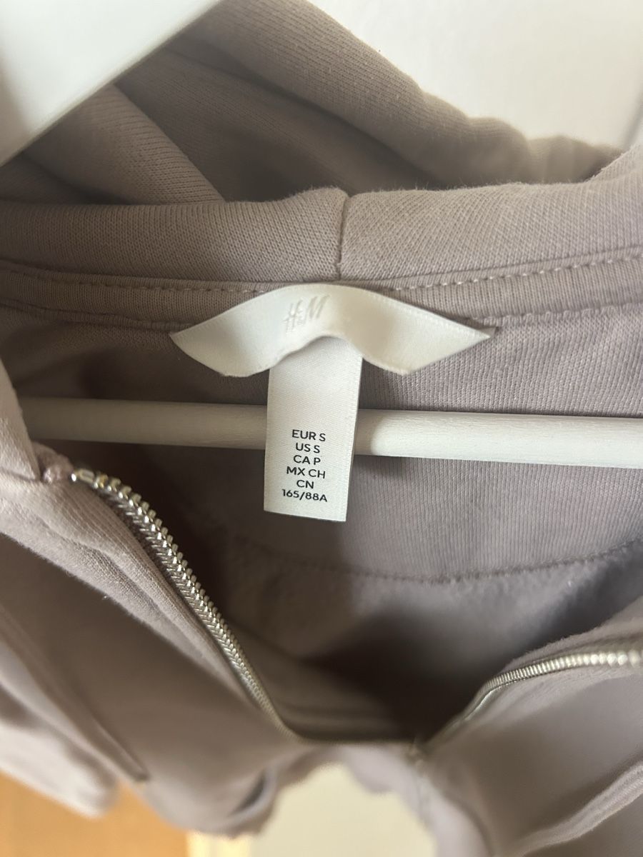 H&M Maglioni & Felpe: H&M Kapuzenjacke Grösse S – Usato da Niederhelfenschwil venduto da aur_ms6f 3