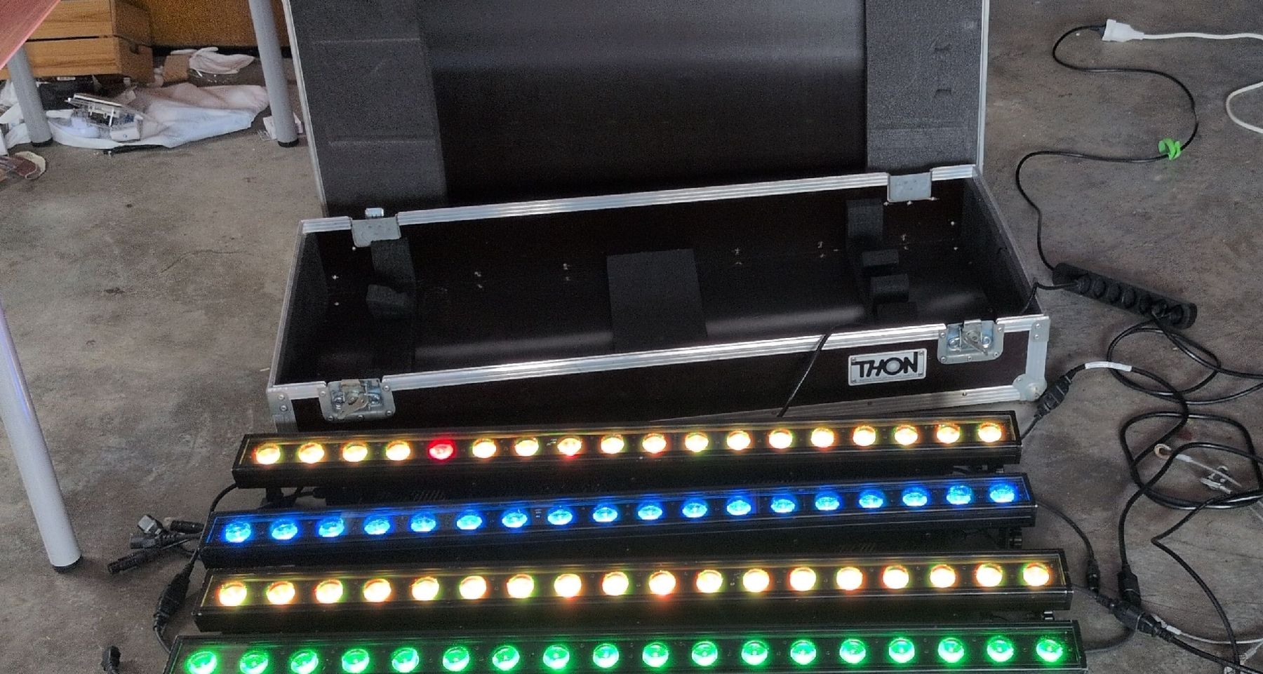 ADJ Lampade: 4x ADJ LED Mega TriBar inkl. Transportcase – Usato da Neunkirch venduto da chandips 1