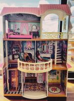 Grosses Holz-Barbie-Haus mit Einrichtung und 3 Barbies