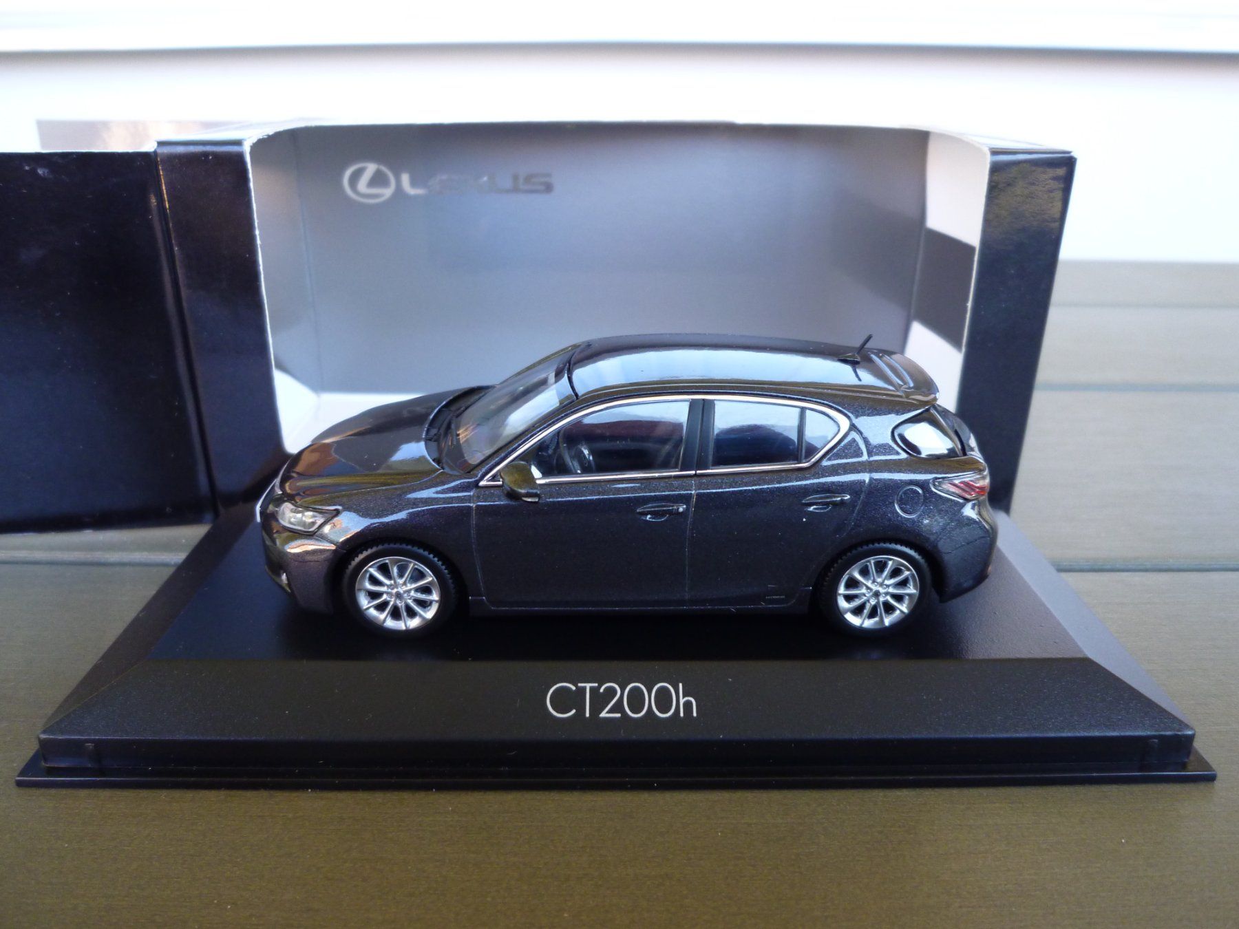 Lexus Modellini d'auto: Lexus CT200h – Nuovo e nell'imballaggio originale da Flawil venduto da Imperiosud 4