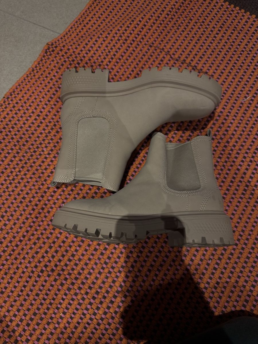 Scarpe da donna: beige boots – Usato da Roggwil BE venduto da lffcb 2