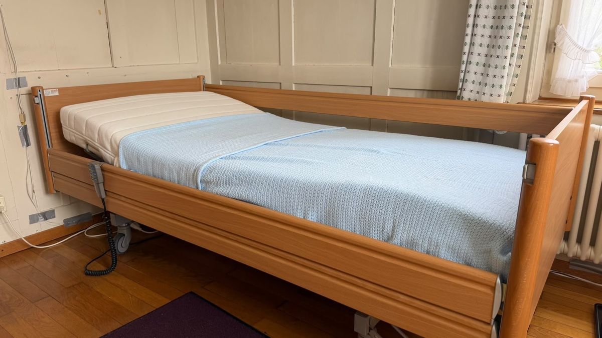 Letti: Pflegebett – Nuovo (secondo la descrizione) da Winterthur venduto da fabia.studer 1