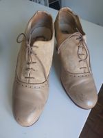 Flamencoschuh beige zum Einsteigen