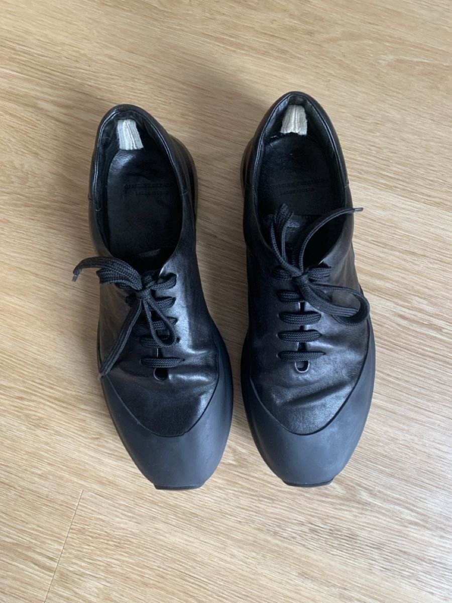 Officine Creative Scarpe da uomo: Officine Creative Black Leather/Rubber Trainers - Size 44 – Usato da Zürich venduto da Ikiban 1