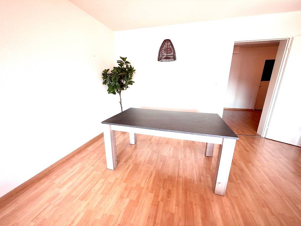 Tische: Table à manger 4 personnes avec rallonge – Gebraucht aus Fribourg von Matt_cuc 1