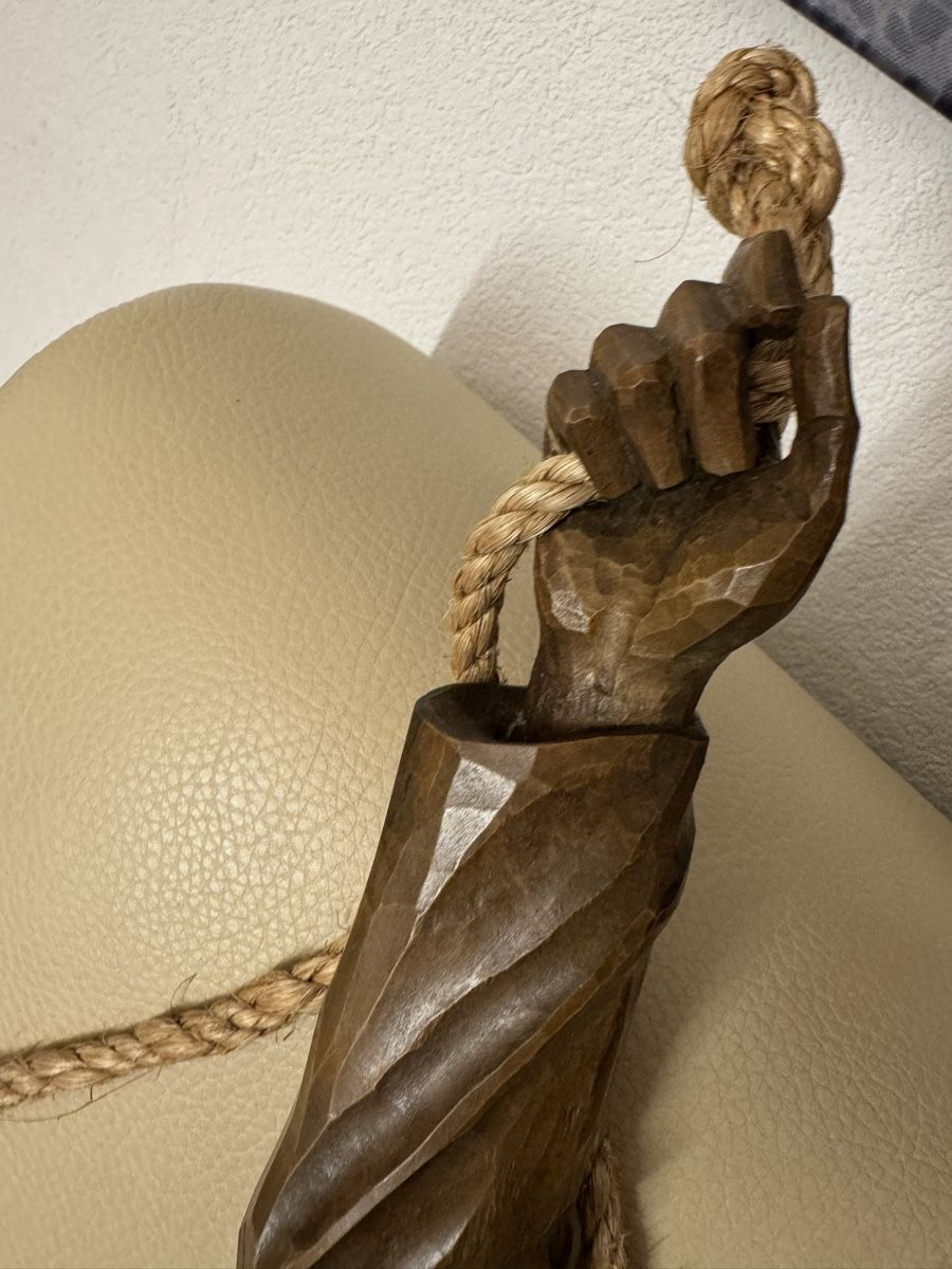Skulpturen & Statuen: Holzgeschnitzte Abseiler 50 cm, Holzfiguren – Gebraucht aus Morges von SevArt 3