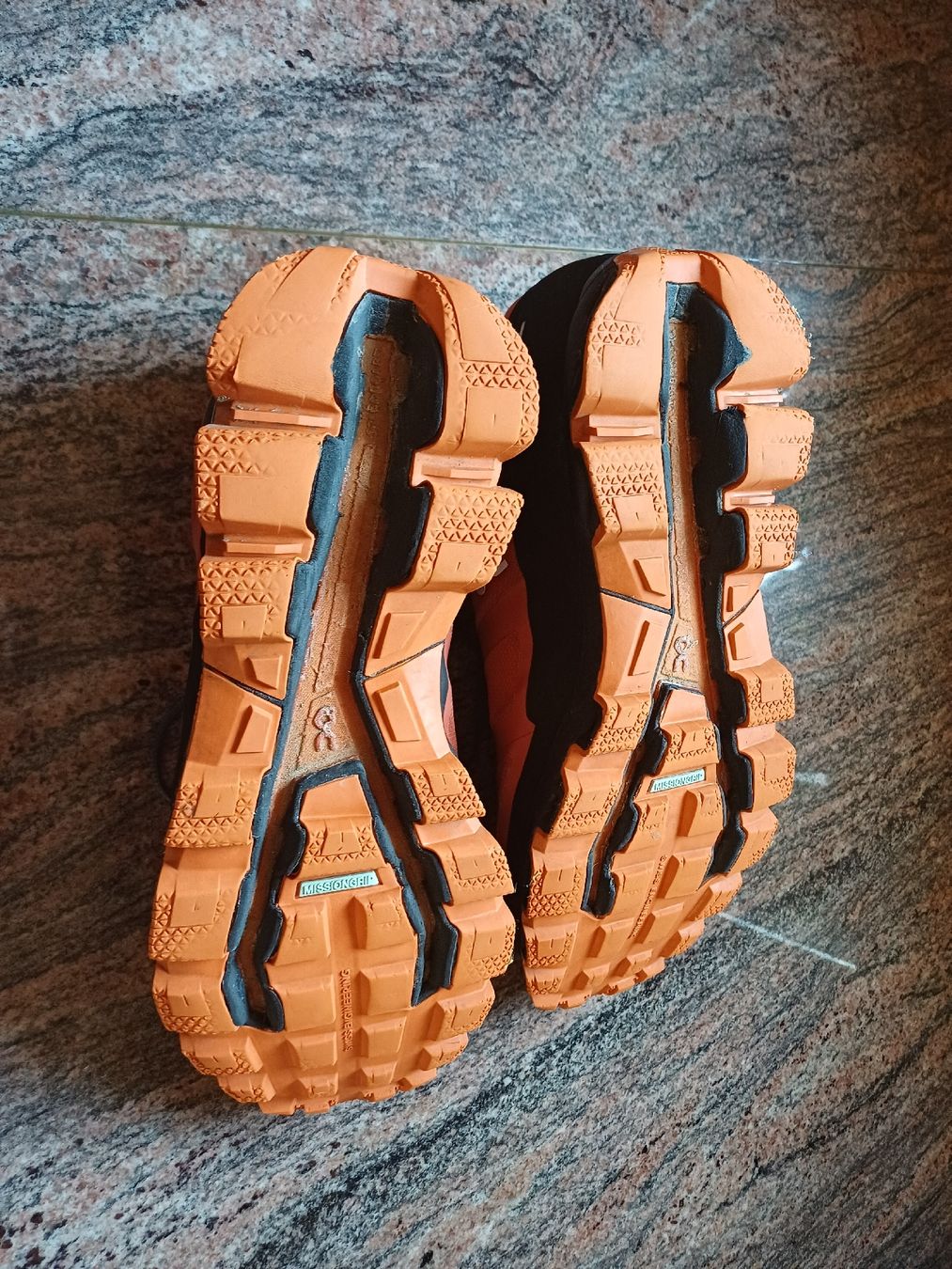 On Herrenschuhe: On Schuh waterproof orange  – Gebraucht aus Buchs AG von and_cq9k 1