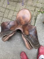 Gebrauchter Ledersattel für Deko