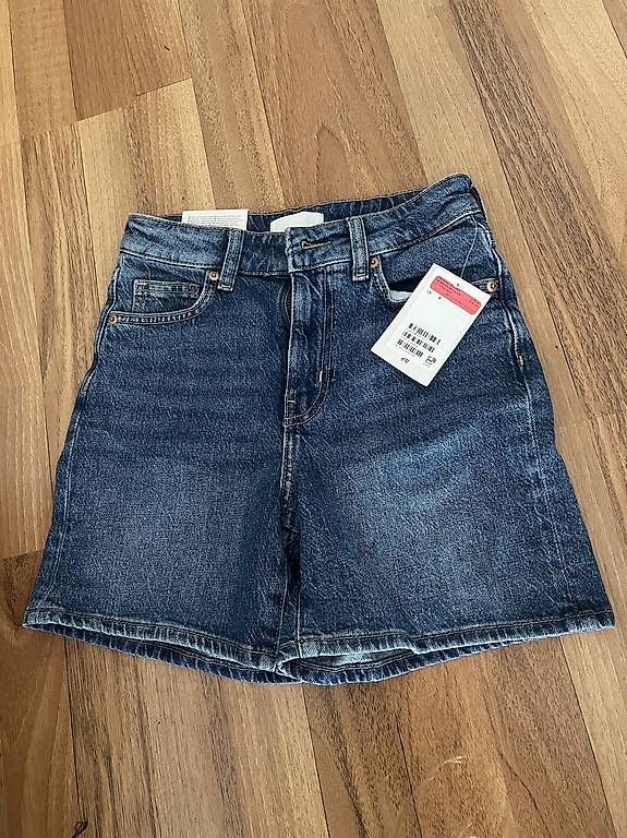 H&M Jeans: H&M Jeansshorts High Waist – Usato da Zürich venduto da aknavi