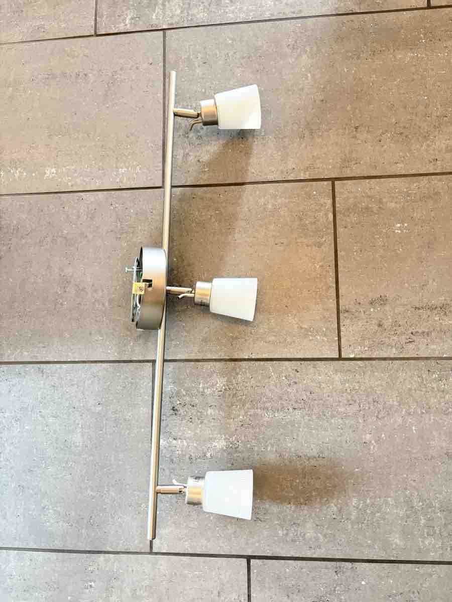 Ikea Lustres & lampes de plafonds: IKEA BASISK Deckenleuchte 3-flammig – D'occasion à Vaduz par mpa54 1