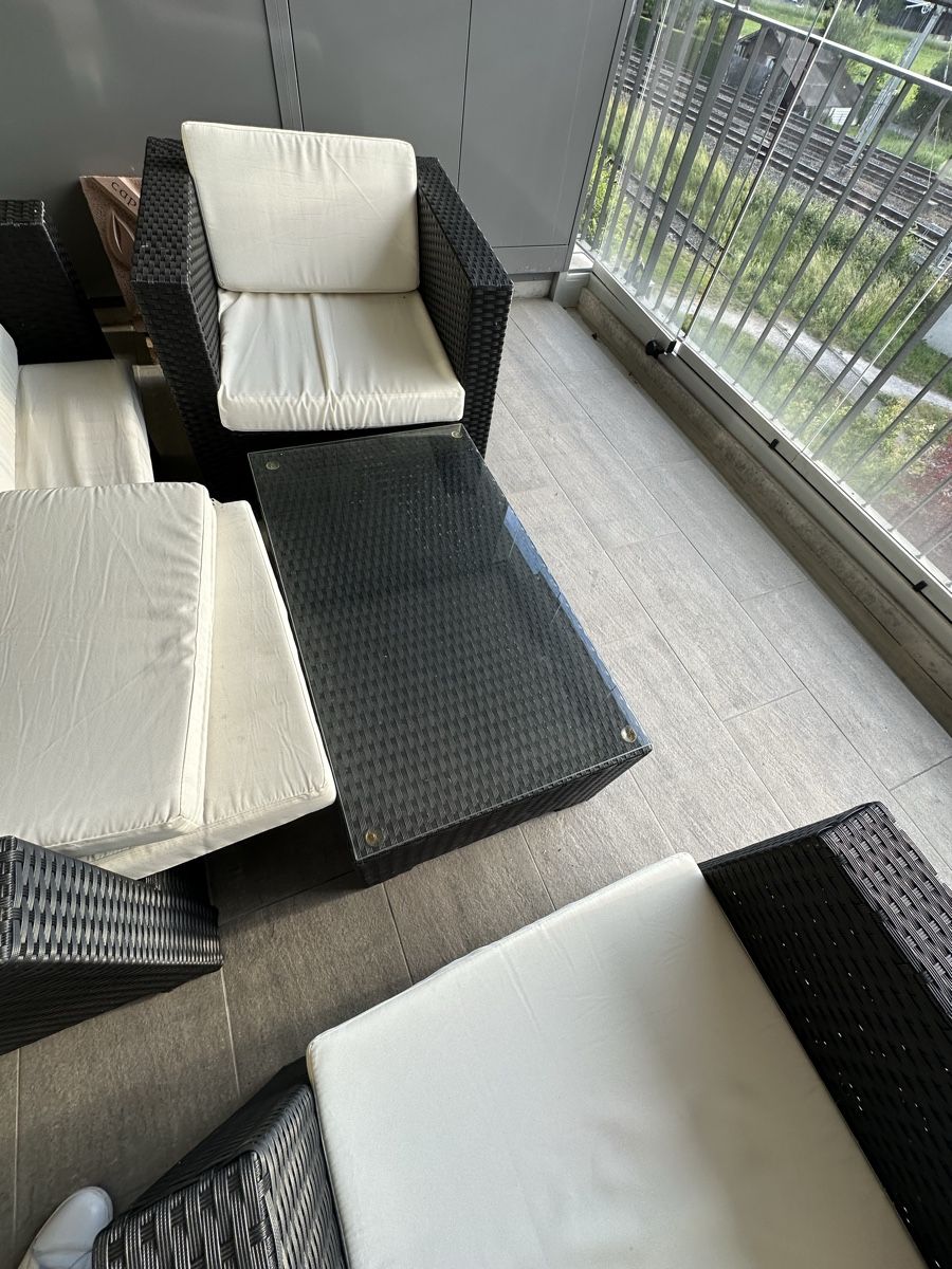 Set de table et chaises: Gartensofa Set mit Tisch & Stühle ab 1.-  – D'occasion à Hagendorn par Pokecollectorch 7