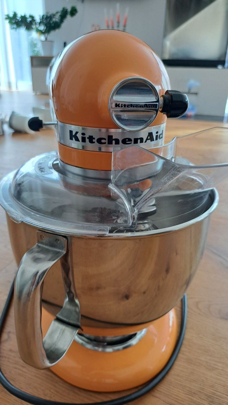 Kitchenaid Küchengeräte: KitchenAid Modell Artisan 5KSM150 – Gebraucht aus Erlinsbach von carolinalexia