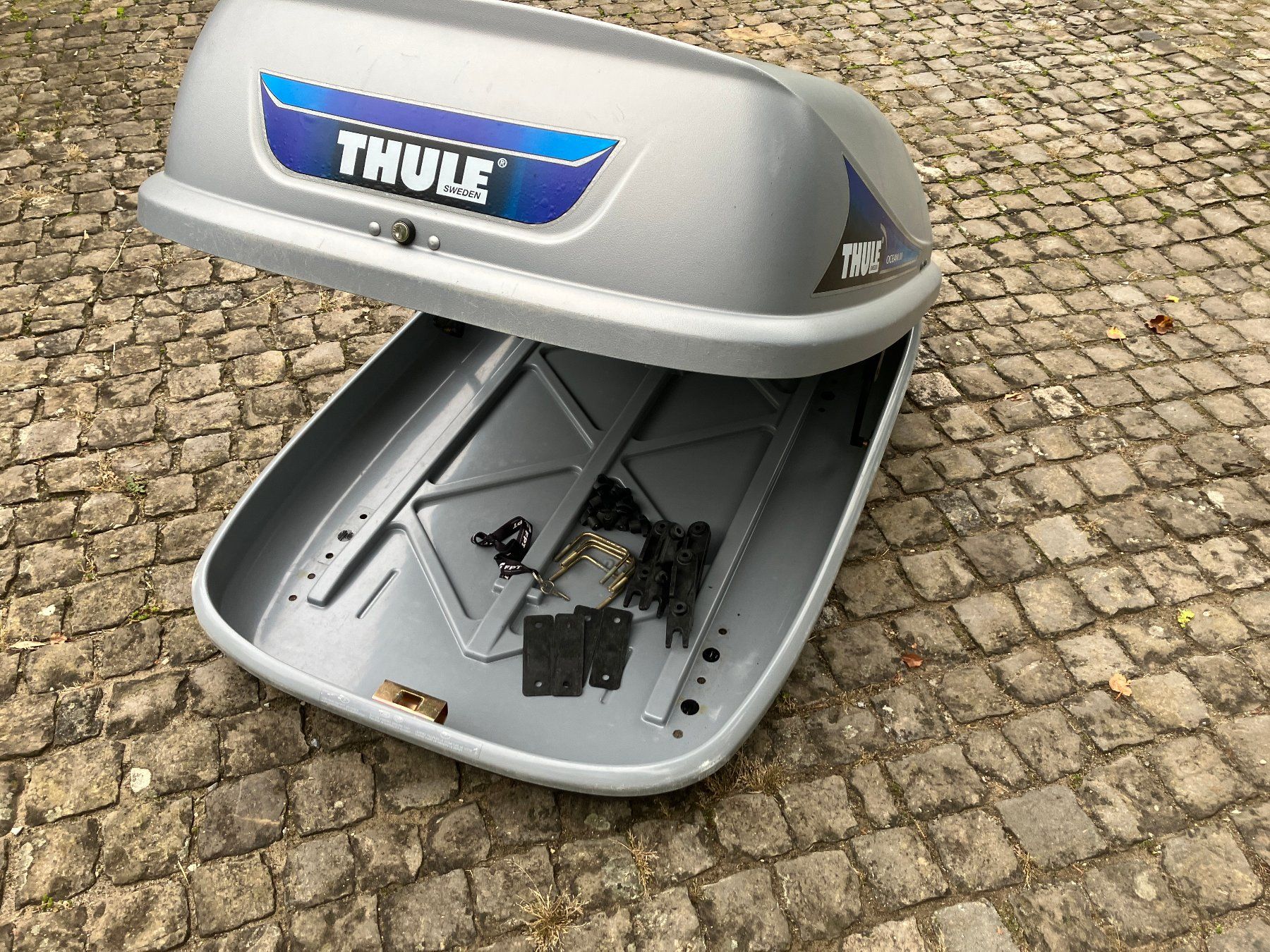 Thule Coffres de toit: Dachbox Thule Ocean 80 – D'occasion à benzenschwil par Kontaki 3