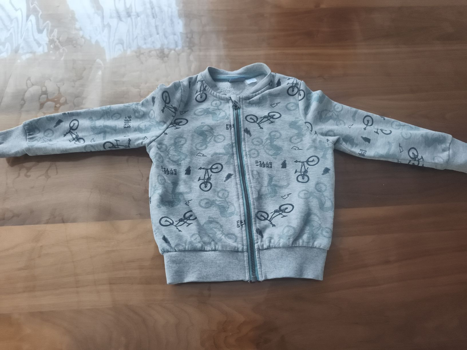 Maglioni & Felpe: süsse Sweatjacke Gr 98/104 – Usato da Moosseedorf venduto da Lileja 1