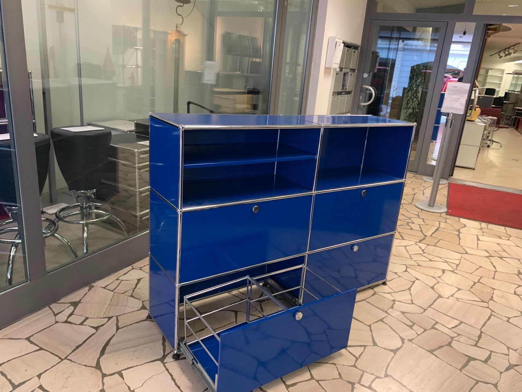 USM Scaffali: USM Highboard Blau Lieferung Gratis – Usato da Thun venduto da Thuno6 3