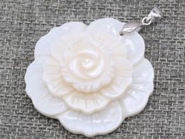 Amulett / Anhänger Blume (Perlmutt)