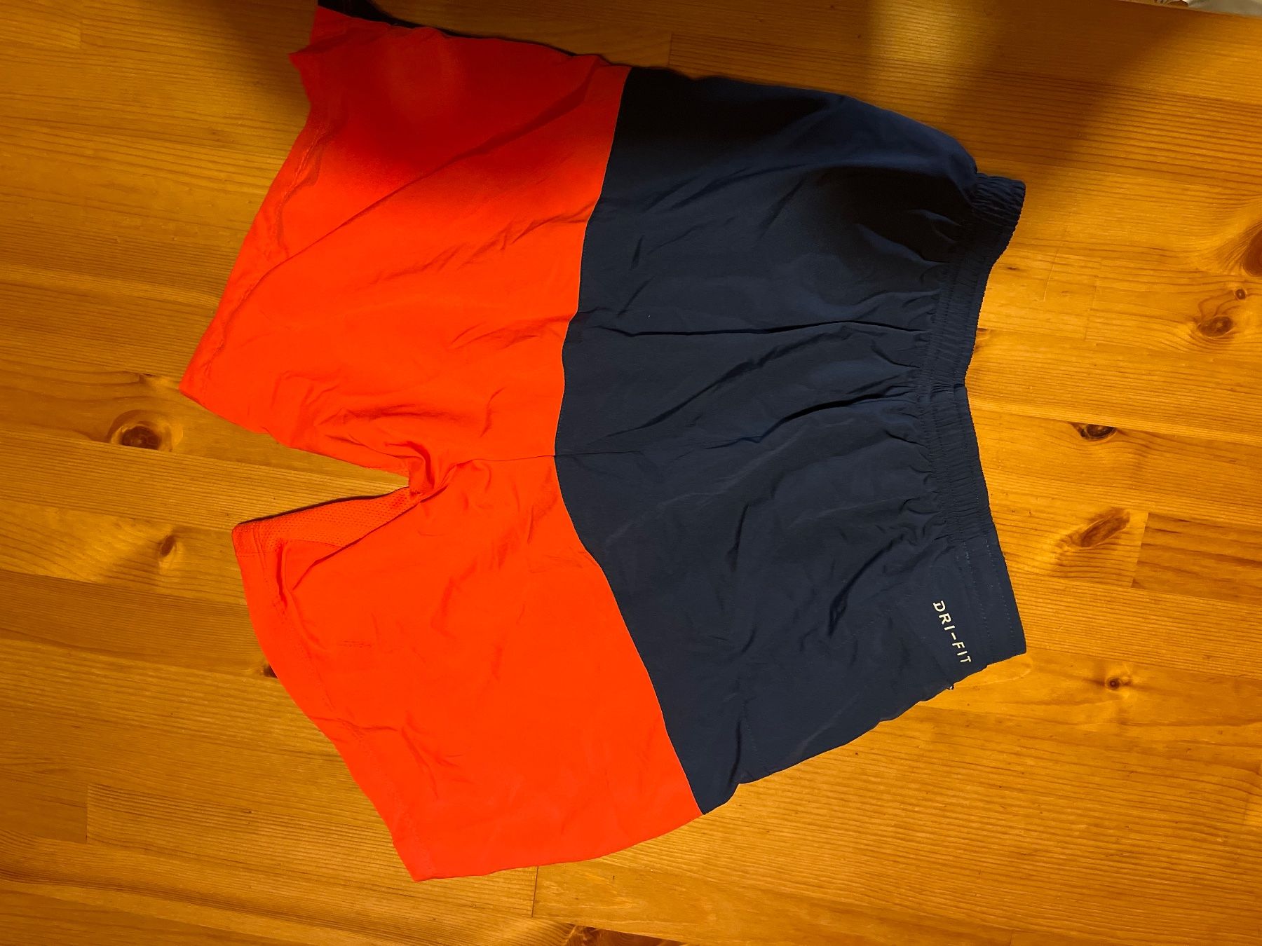 Nike Pantaloni: Short de running Nike – Usato da Château d'Oex venduto da cla_7tch 1