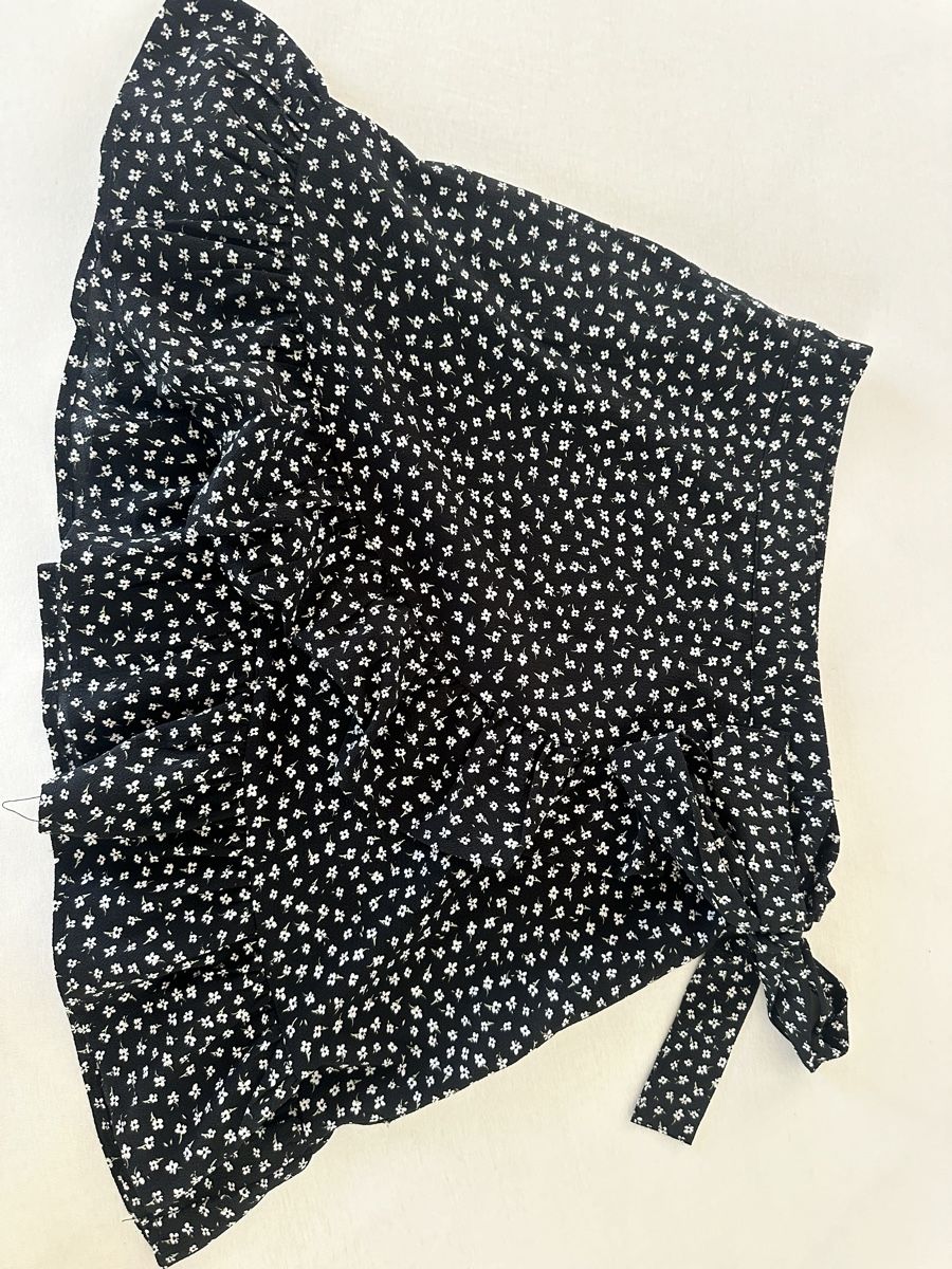 Gonne: Ruffled black mini skirt – Usato da Bachenbülach venduto da cookiecutter 1