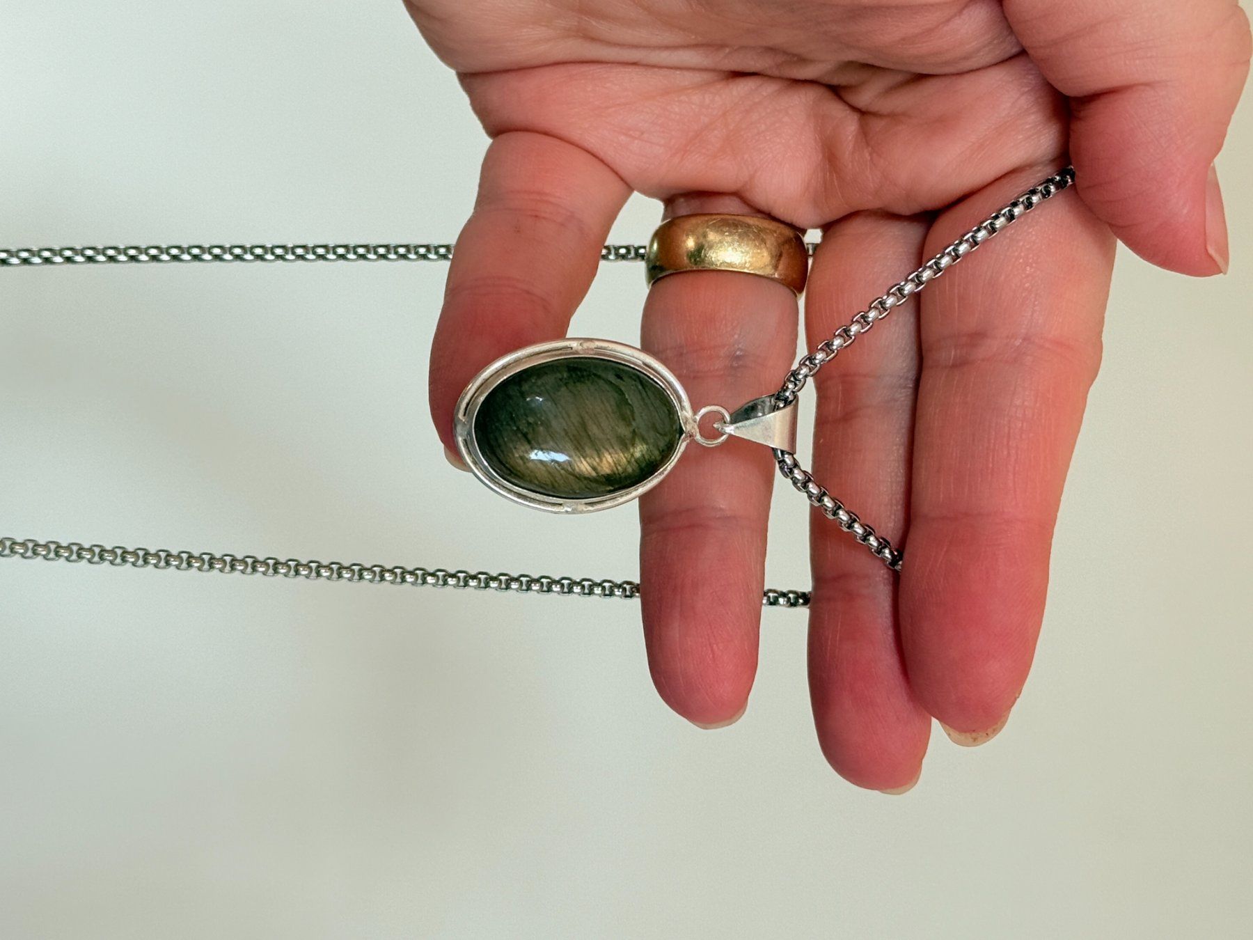 Catenine: Collier vintage avec pendentif labradorite – Nuovo e nell'imballaggio originale da Genève venduto da AGBERG 9