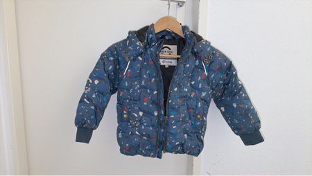 Kinder Winterjacke Mikk-line blau gemustert gebraucht