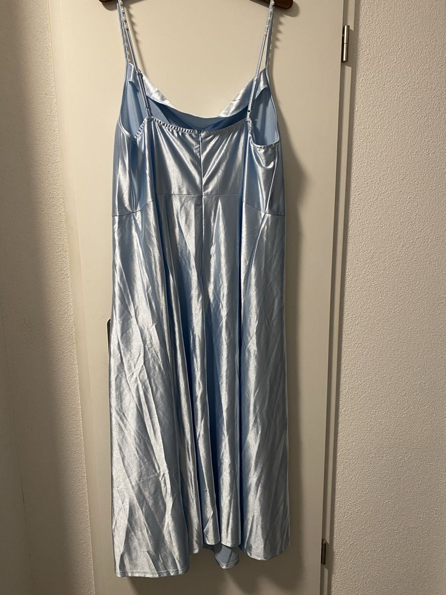 Kleider: Cami-Kleid hellblau Satin Träger mit Perlen neu Gr.52 – Neu (gemäss Beschreibung) aus Tafers von Dmausi 1