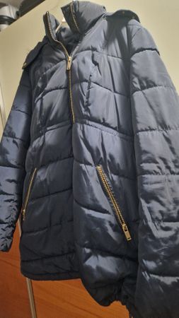 Warme Winterjacke, dunkelblau, Grösse L – Top Zustand!