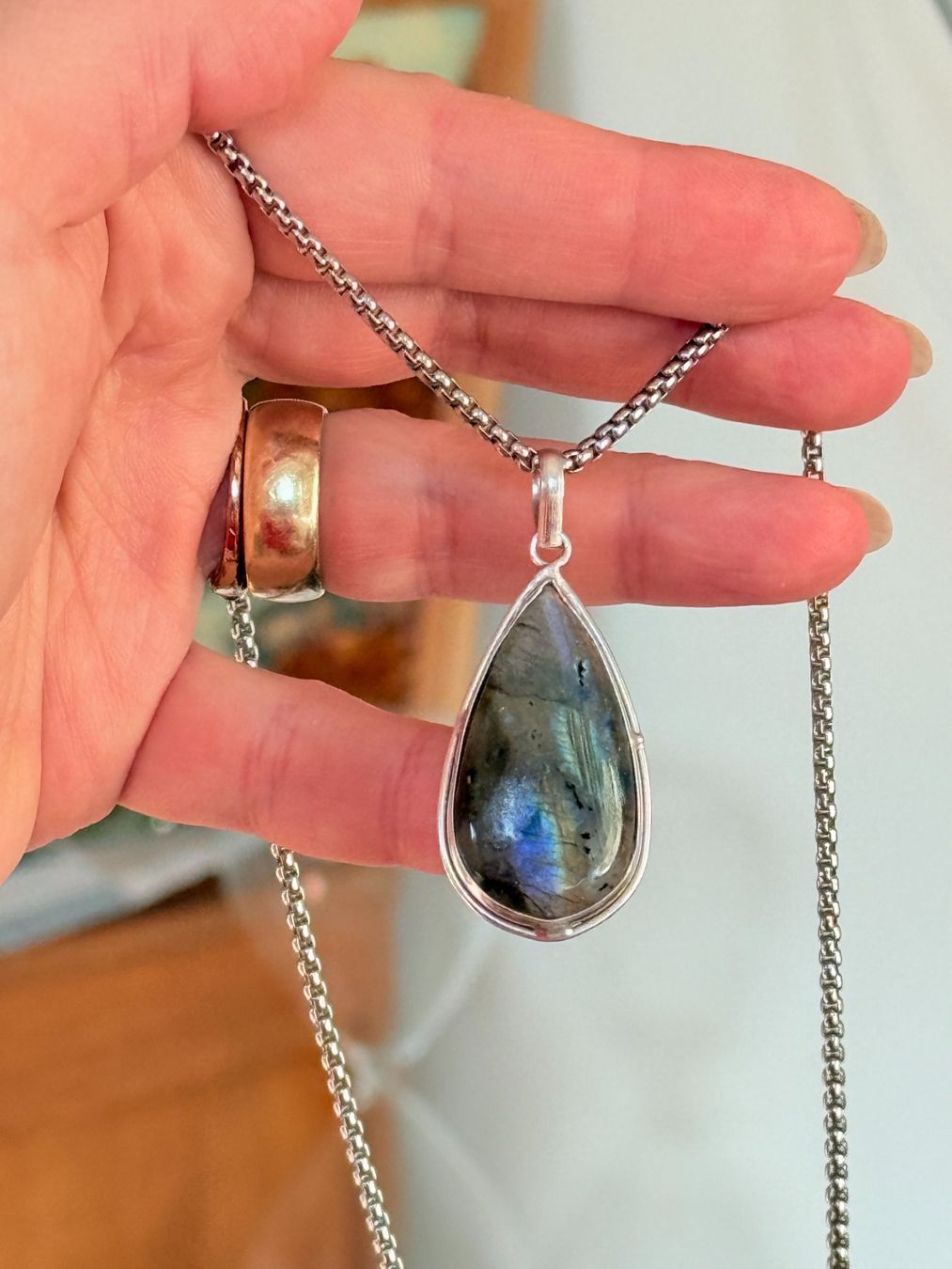 Catenine: Collier Labradorite naturelle – Nuovo e nell'imballaggio originale da Genève venduto da AGBERG 1