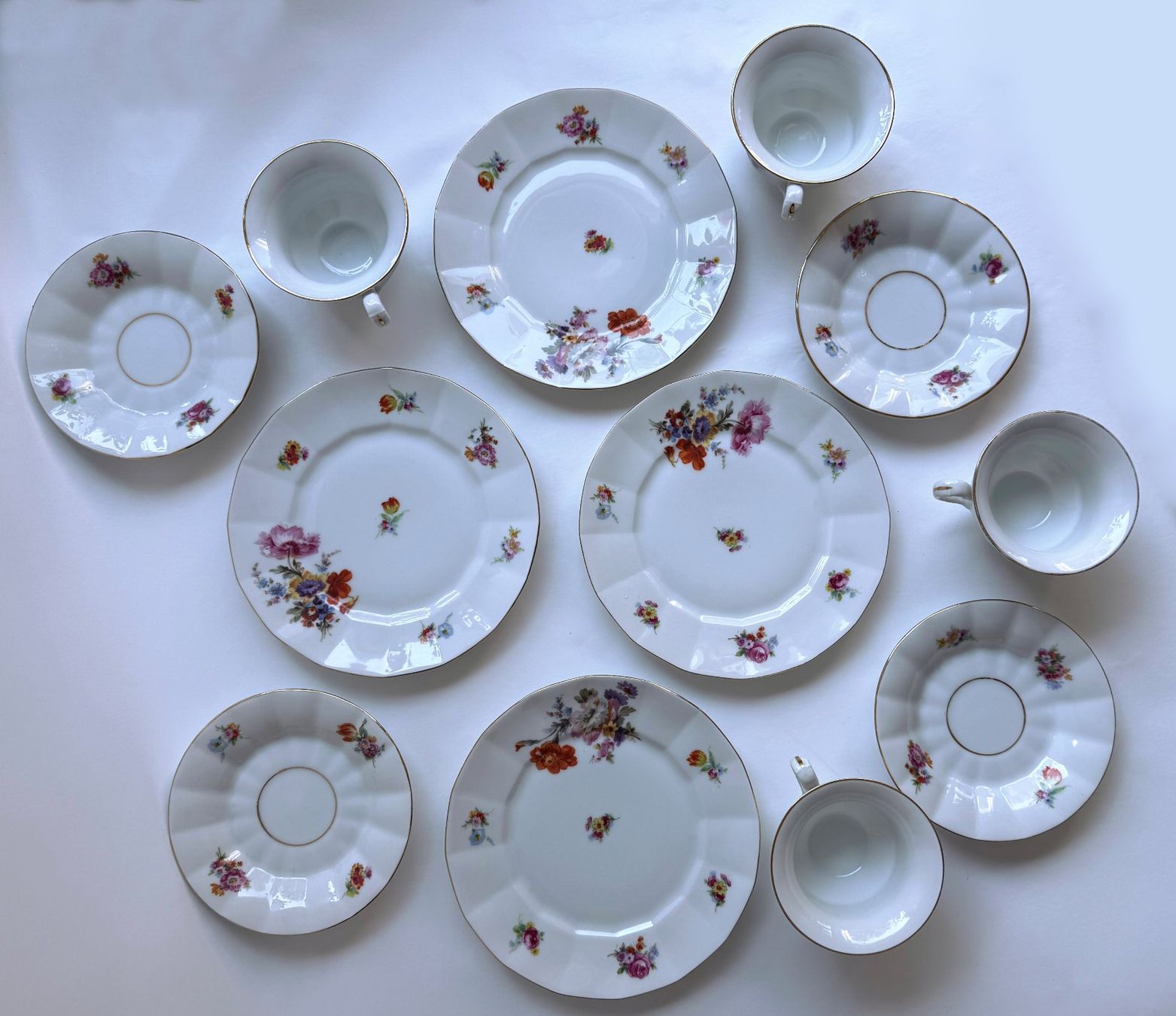 Fürstenberg Set di piatti: FÜRSTENBERG ¦ KAFFEE/TEE TASSEN & Untertassen***** – Usato da Dübendorf venduto da Smisbox 1