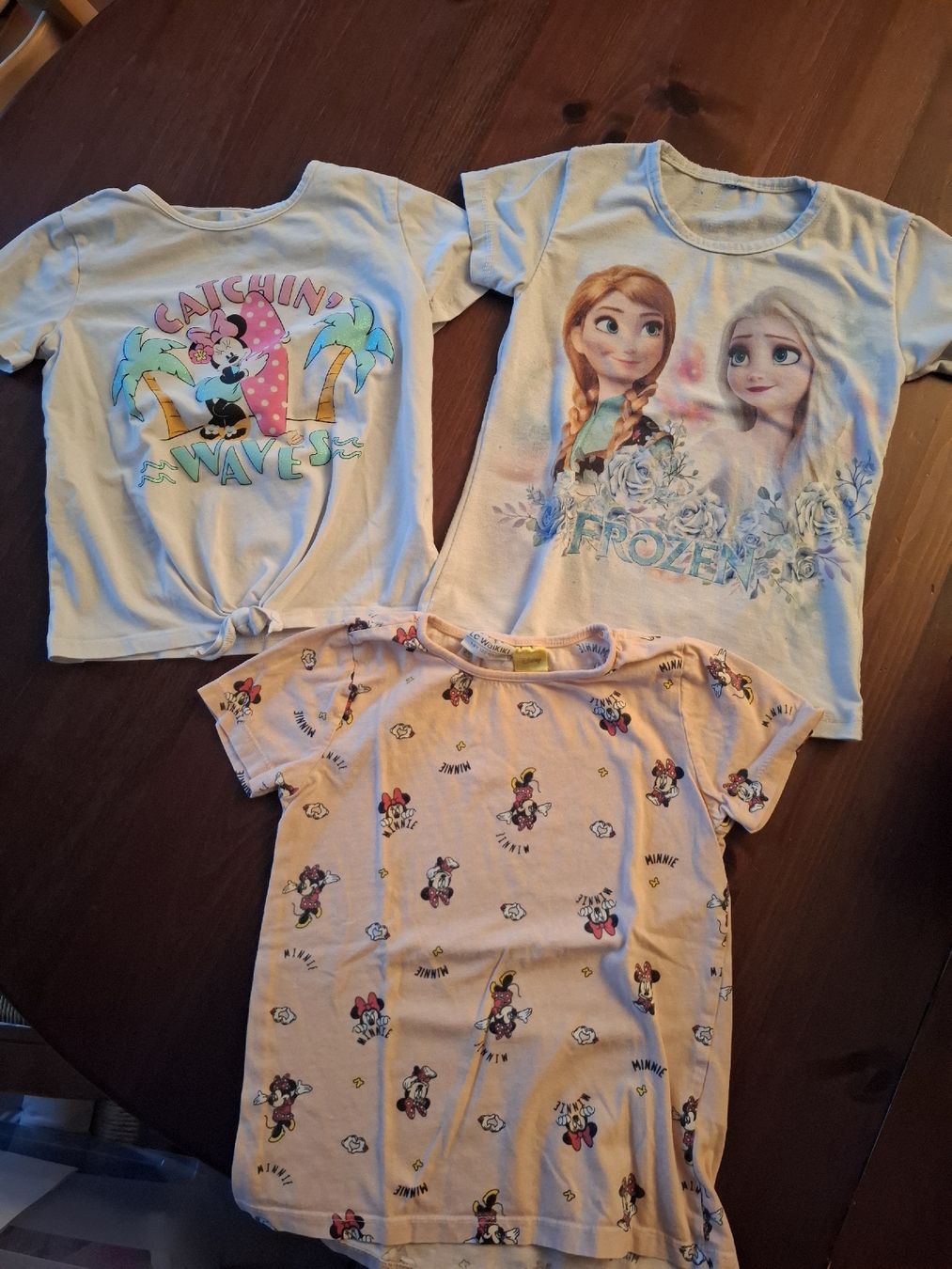 Blusen, T-Shirts & Tops: Mädchen T-Shirts Gr 122 – Gebraucht aus Hätzingen von Snoopi84