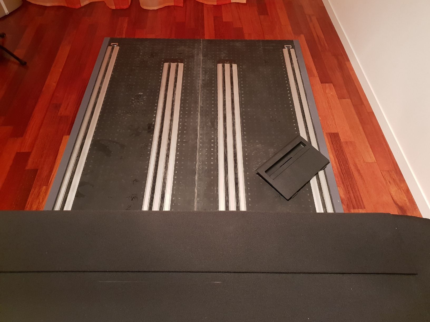 Rivestimenti per pavimenti: Robuste Bodenplatte mit Schienen von VW T6 / T6.1 u Multivan – Usato da Schaffhausen venduto da fbo_5kdj 2