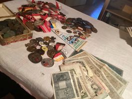 Monnaies billets medailles divers 3,450 kg. lot comme photos