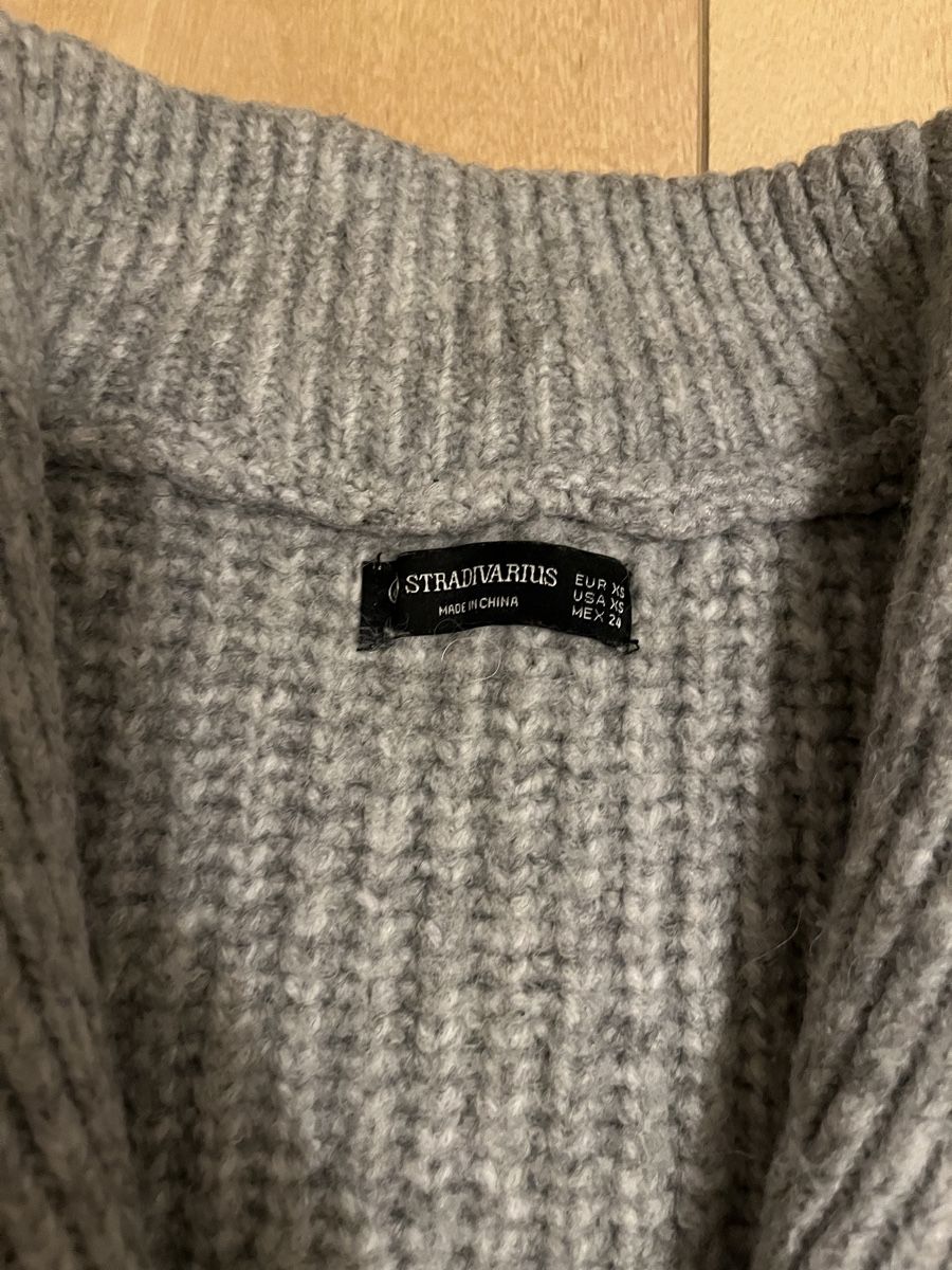 Pullover & Sweatshirts: Pull Stradivarius gris avec fermeture éclair taille XS – Gebraucht aus Bellevue von utilisatratice 2