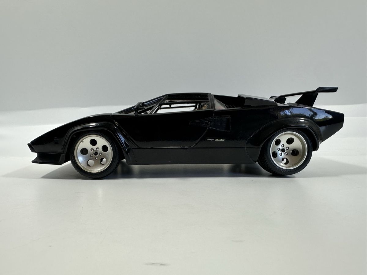 Bburago Modellautos: Lamborghini Countach 1:18, schwarz, BBURAGO  – Gebraucht aus Zofingen von rf9_x2xt 2