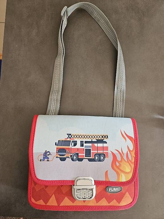 Funki Borse & Zaini: Funki Kindergarten Tasche Feuerwehr – Usato da Adlikon venduto da ame_lnt2