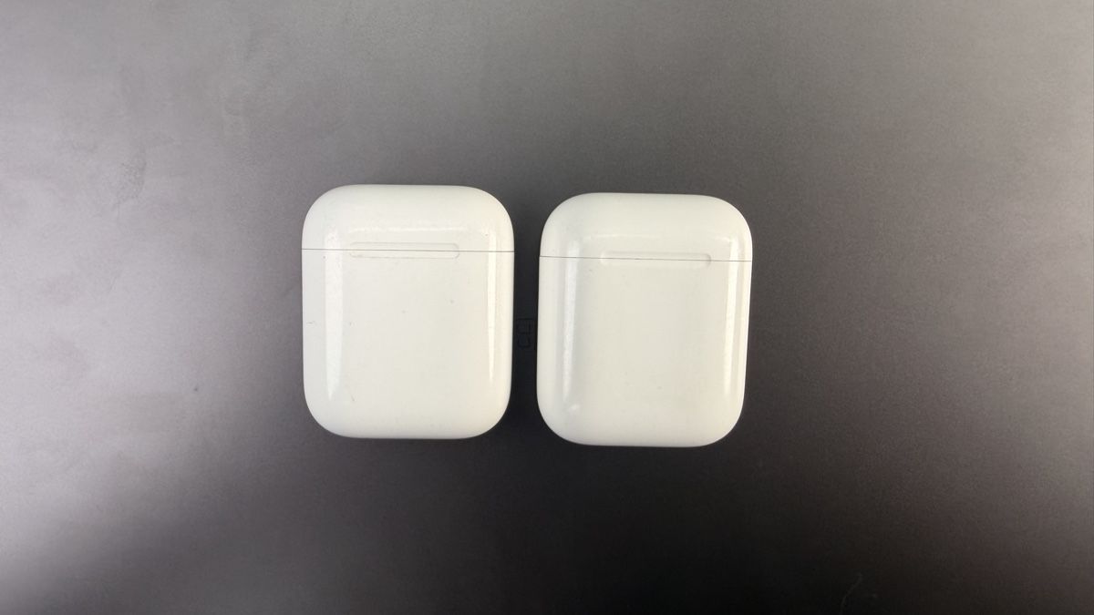 Apple Cuffie: Deux AirPods avec écouteurs – Usato da meyrin venduto da aar_g8xm