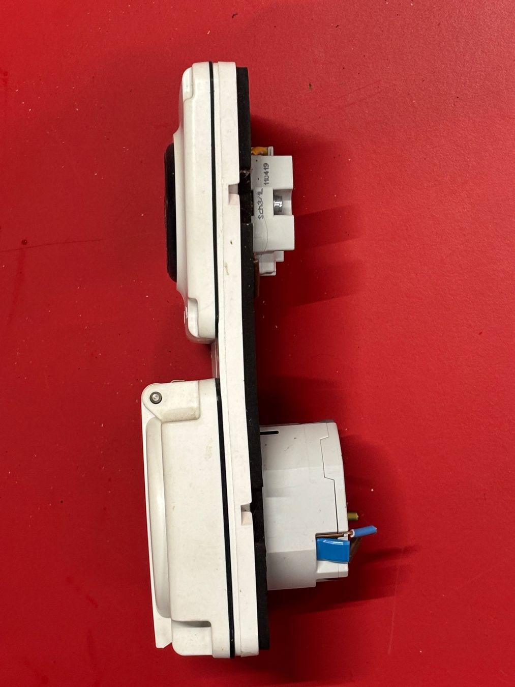 Feller Stecker: FELLER Aussensteckdose mit Schalter IP 55 – Gebraucht aus Winterthur von ReUse_Baumarkt 3