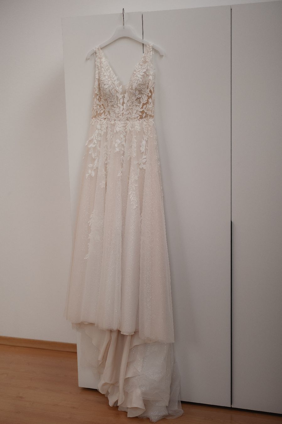 Vestiti: Brautkleider mit Beinschlitz – Usato da Neuheim venduto da K6699