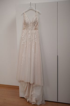 Brautkleider mit Beinschlitz