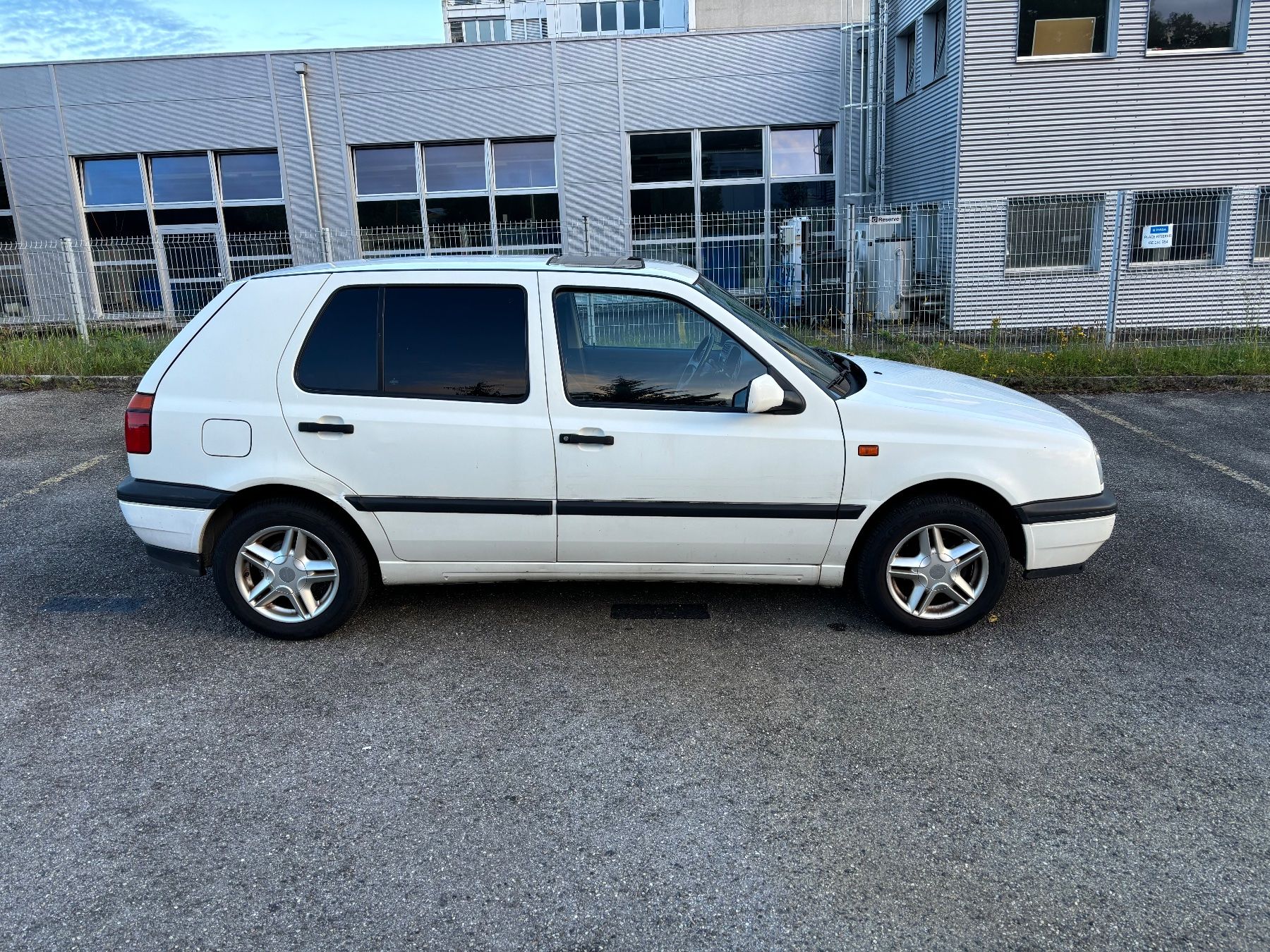 VW Automobili: Vw golf 3 75000km – Usato da Châtelaine venduto da Cartoon19 2