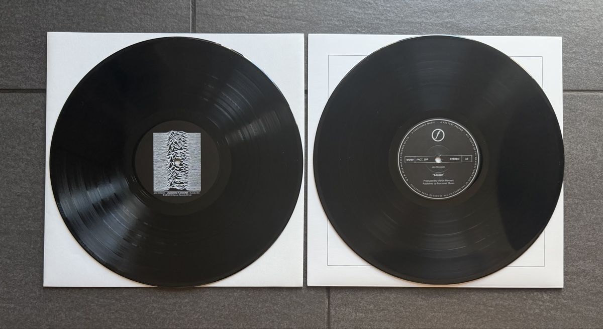 Dischi in vinile: Joy Division Vinyl Unknown Pleasures/Closer – Usato da Zürich venduto da cENS0R 4