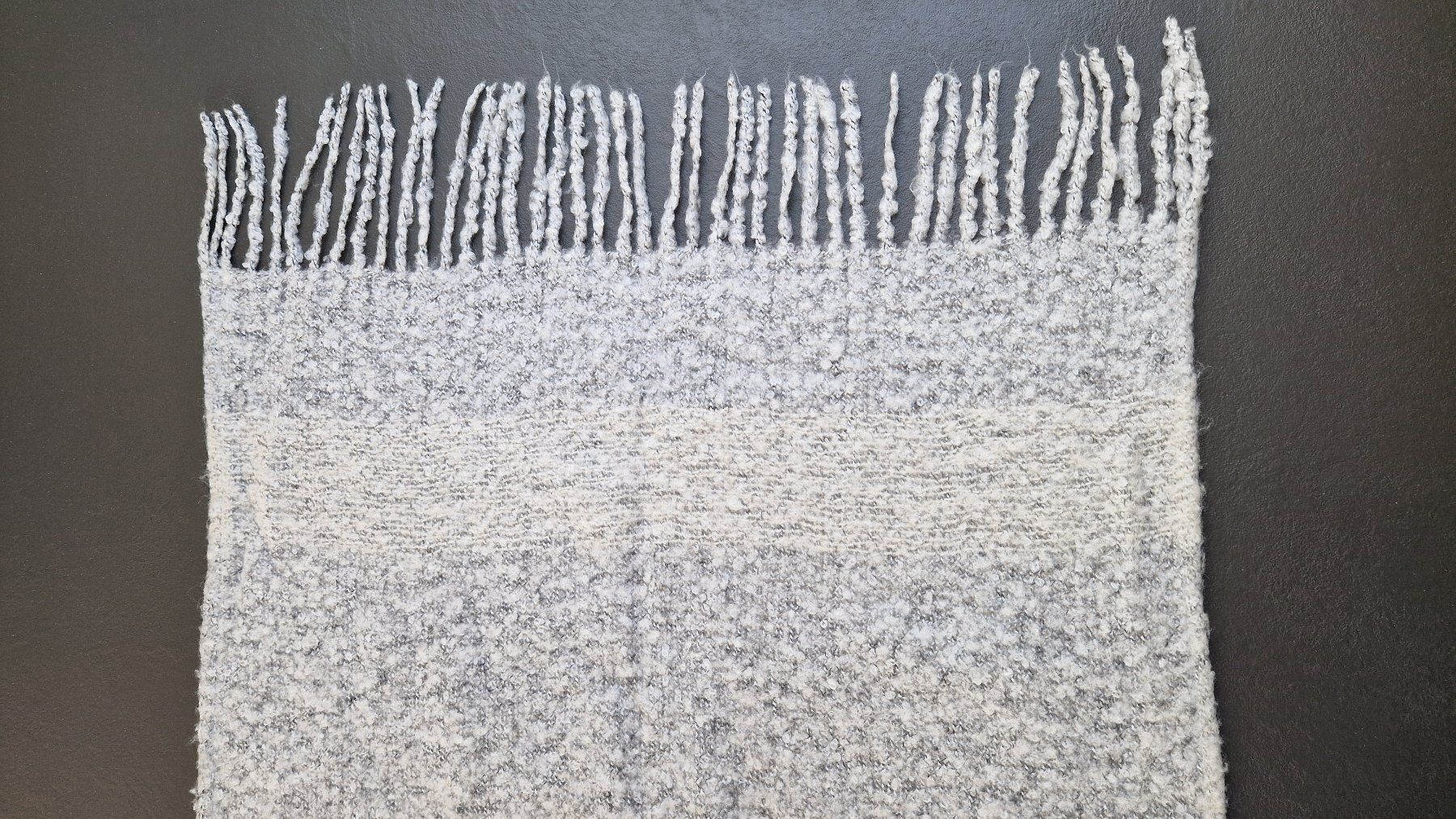 Opus Foulard & Sciarpe: Trendiger, weicher Schal – Usato da Bern venduto da Xwer 1