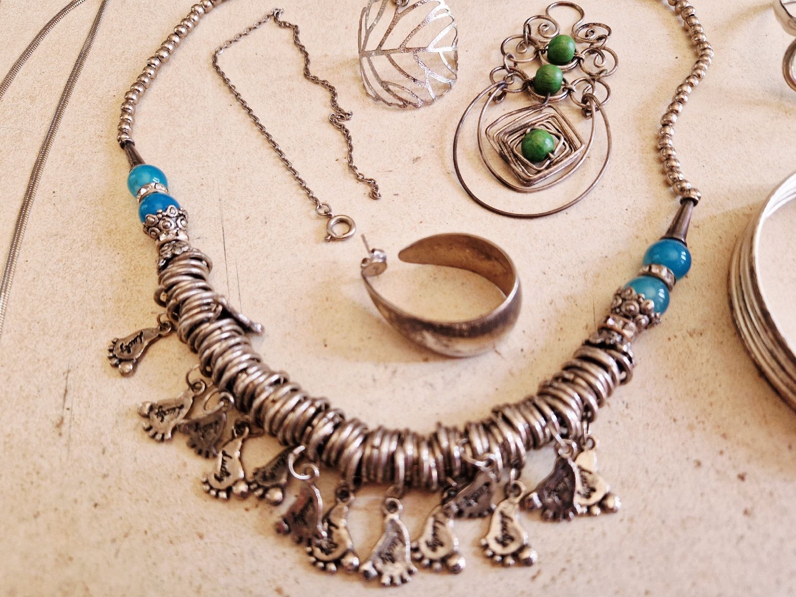Altri gioielli: Lot de bijoux variés  – Usato da Undervelier venduto da Tufitufi7 7