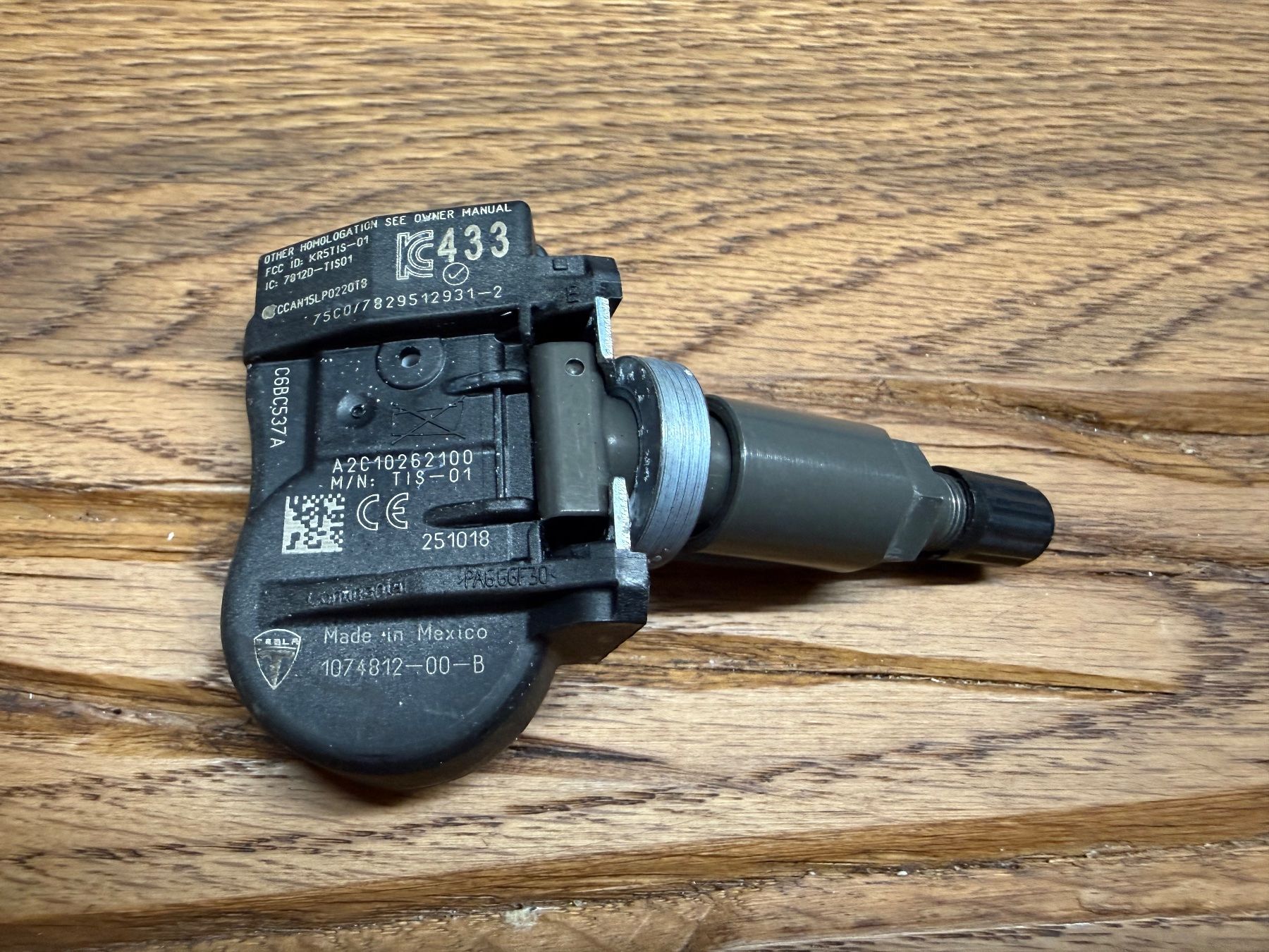 Tesla Tutti pezzi di ricambio auto: Tesla Model 3 TPMS Sensoren 433Mhz 4 Stk. – Usato da Wollerau venduto da qua_hw62 1