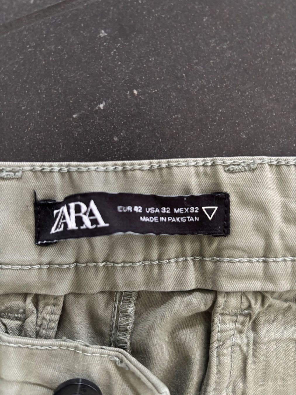 Zara Pantaloni: Hose Zara, Grösse 32, olivgrün – Usato da Dietwil venduto da daro02 2