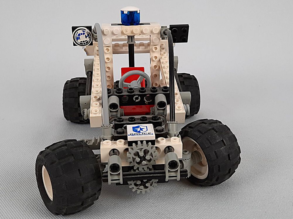 Lego Kit di costruzioni: LEGO Technic Polizei 8230 – Usato da Beinwil am See venduto da Restwert_Beinwil 2