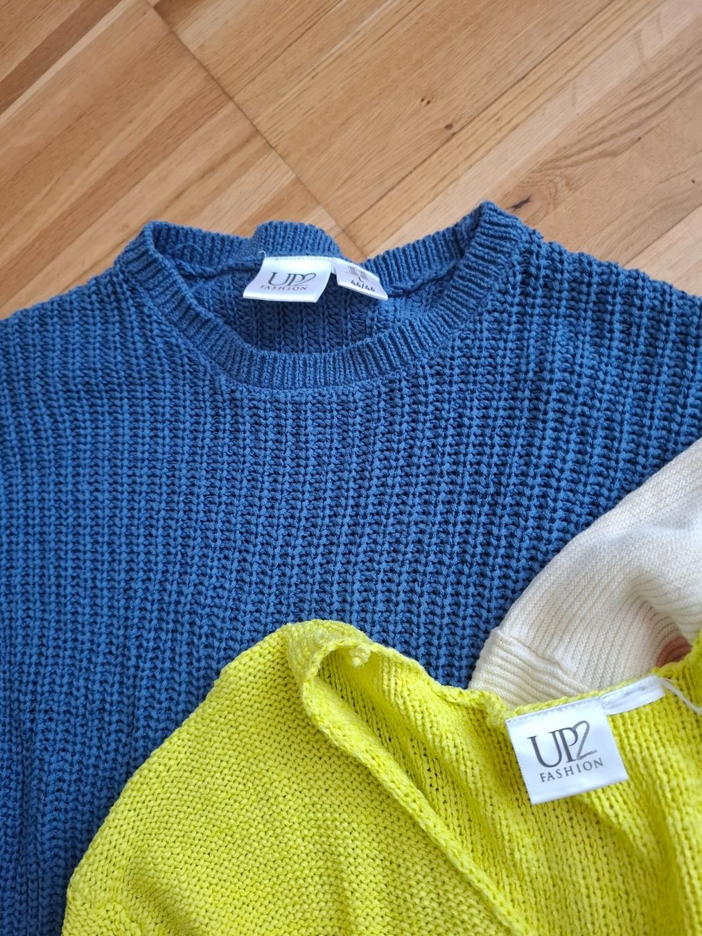 Lotti di vestiti: Neu; 3er Set leichte Pullover, Grösse 44/46/50 – Nuovo e nell'imballaggio originale da Zürich venduto da zhch15 5