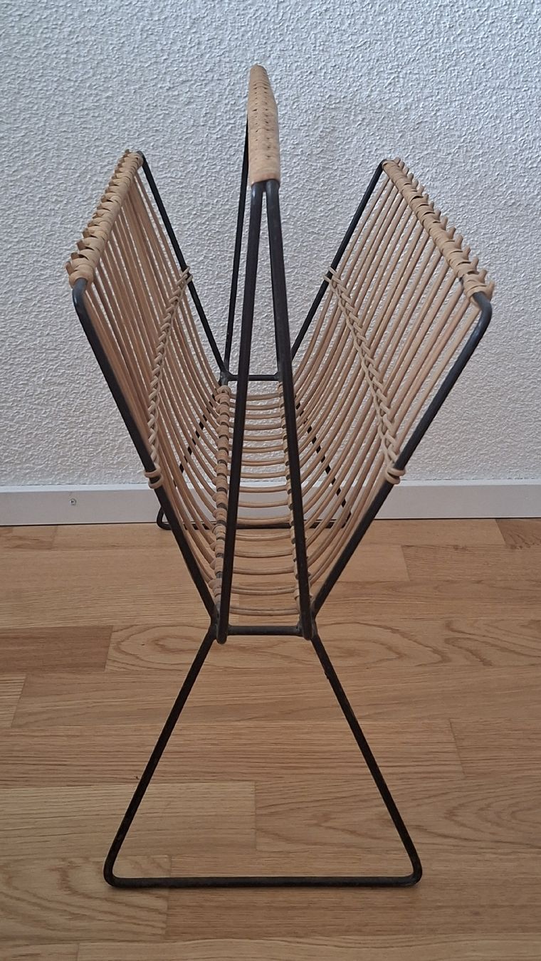 Altro per la casa: Zeitungsständer im Stil von String, 60er Jahre – Usato da Basel venduto da Lovintage 3