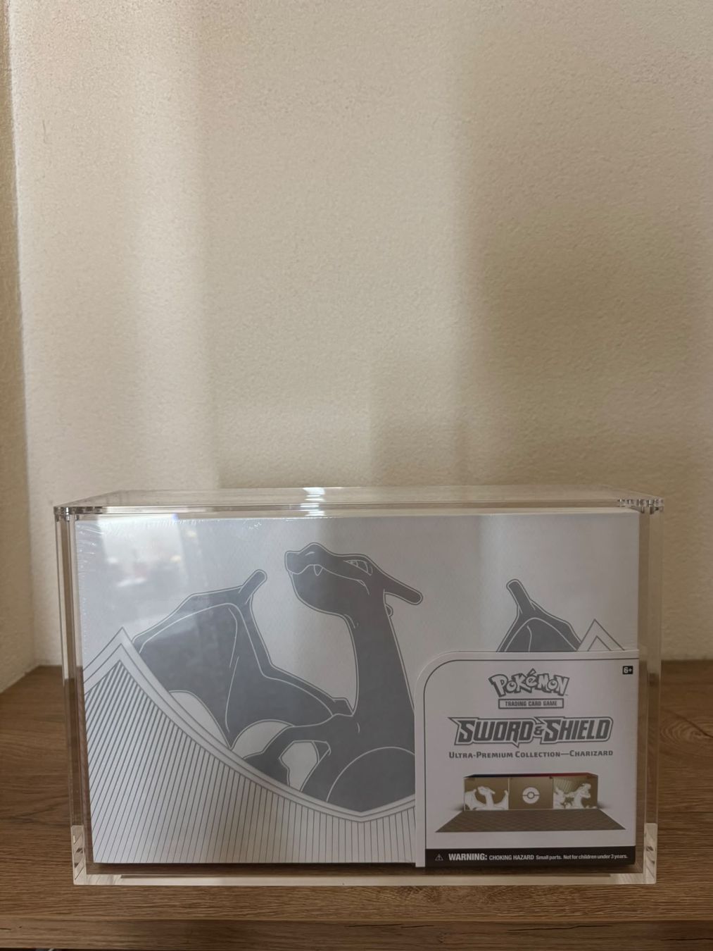 Pokémon Carte collezionabili: Pokemon Sword & Shield Charizard UPC inkl. Acryl Case EN – Nuovo e nell'imballaggio originale da Matzingen venduto da Poke.Baer