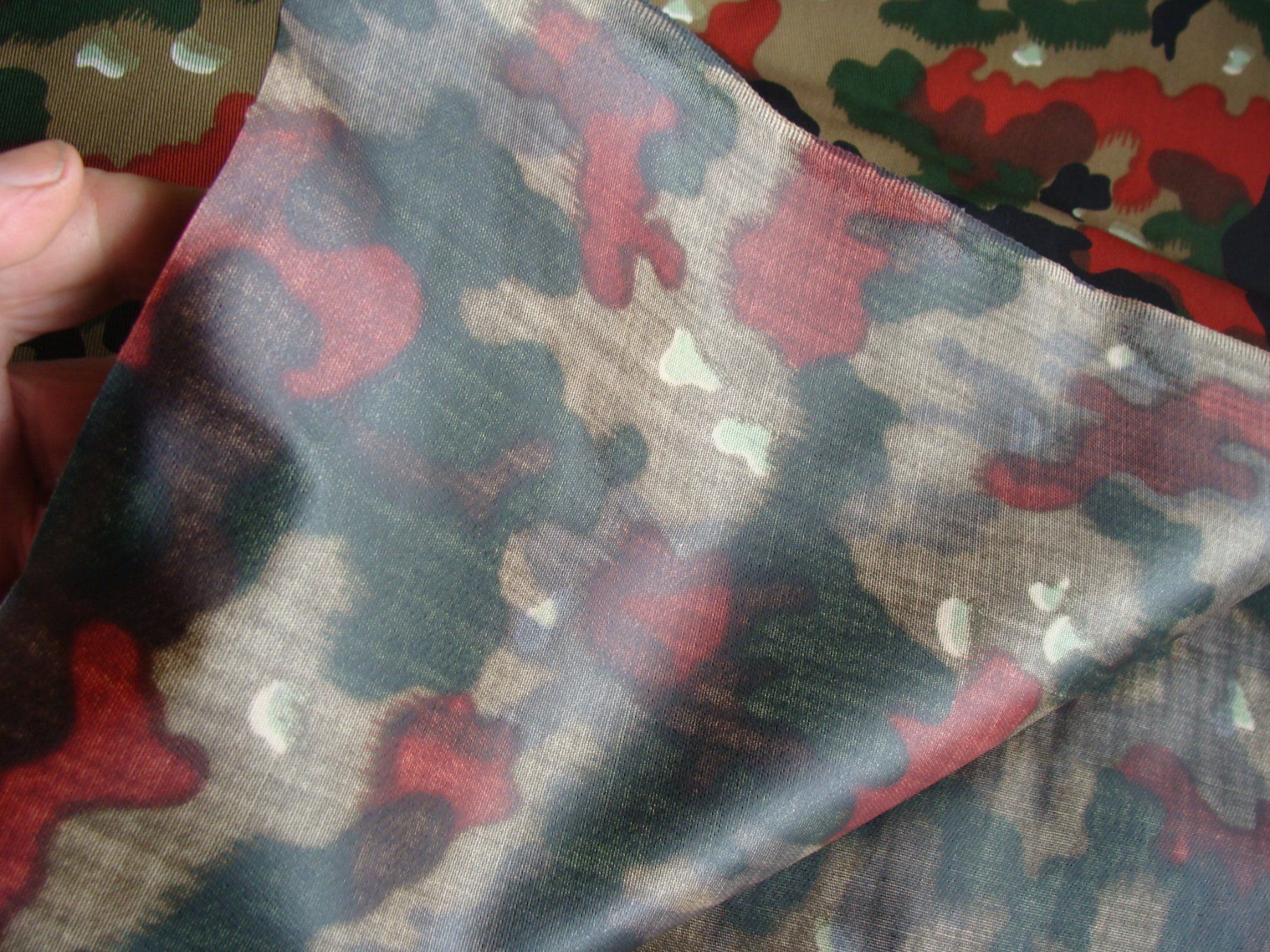 Schweizer Armee Uniformi: Militaire suisse,  coupon camouflé – Usato da Cuarny venduto da hen_g7hn 2
