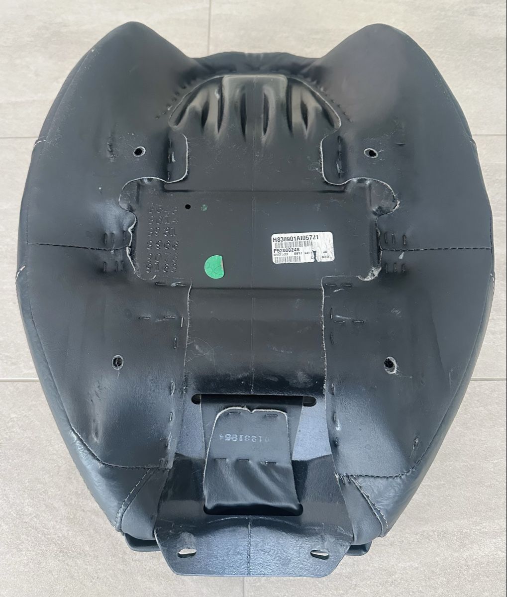 Harley-Davidson Tutti i ricambio per moto: Harley Sitz Solo Diamond P52000248 – Usato da Sempach venduto da SwissRidy89 2